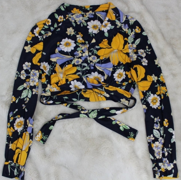 Vintage 1970’s Floral Wrap Top Button Up Blouse - Picture 3 of 8